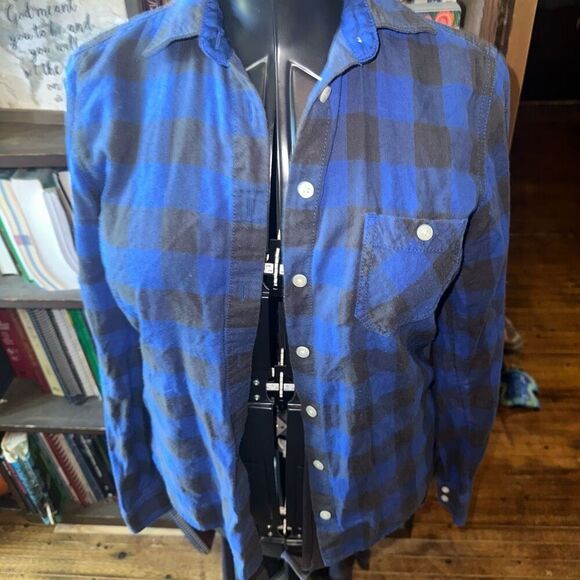 American Eagle blue plaid 4 cozy concert button down shirt - Picture 1 of 3